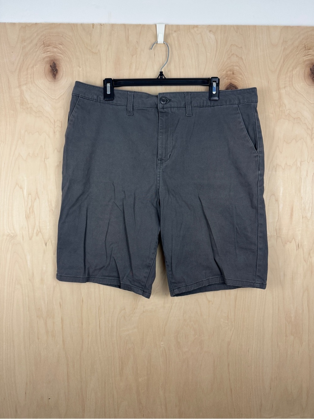 RSQ Men's Charcoal Flat-Front Long at knee Chino Shorts 36